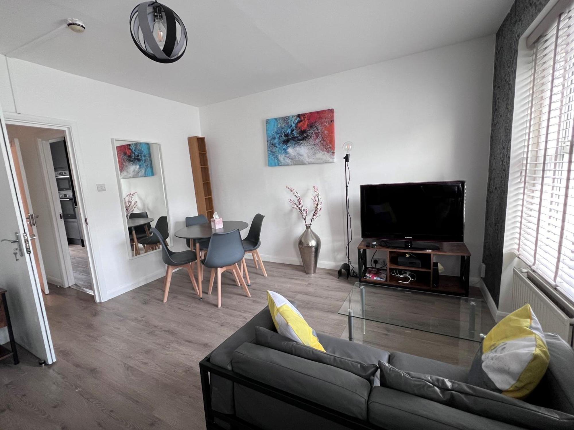 Flat In With Large Patio Апартаменты